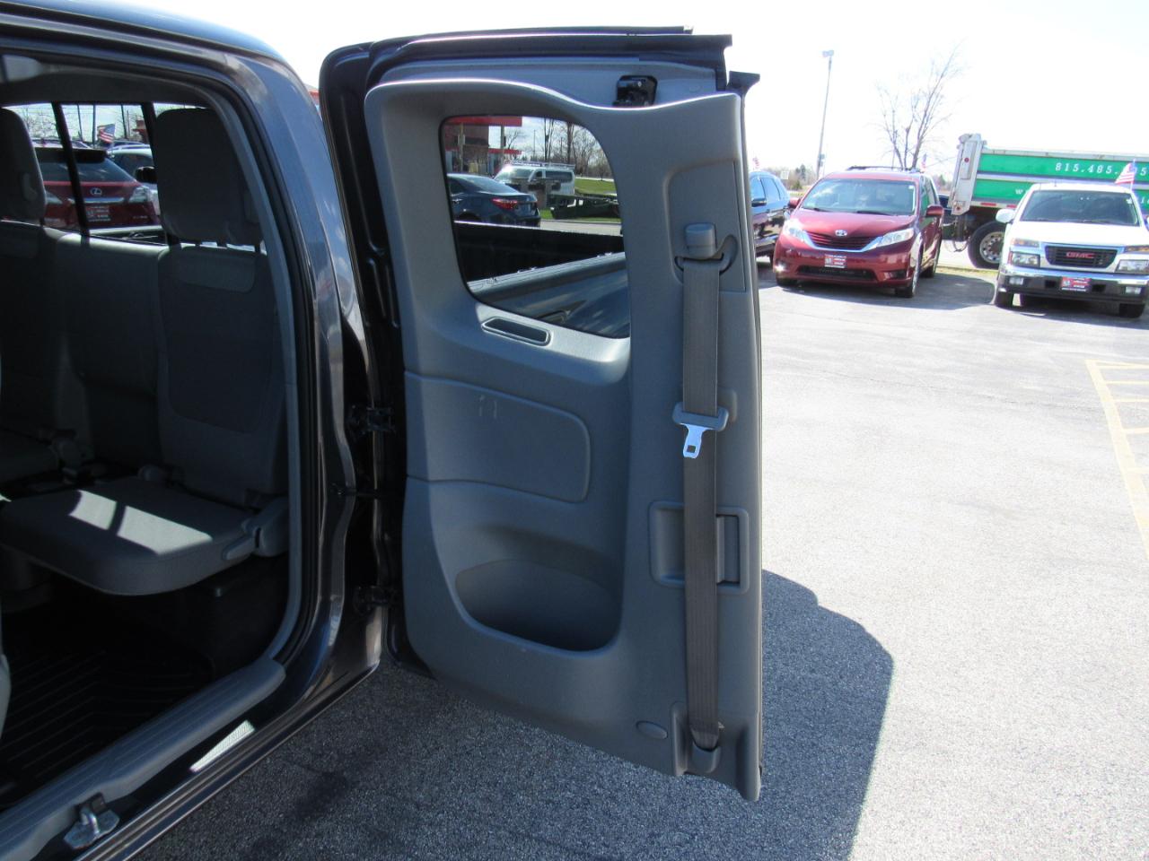 Toyota Tacoma 4WD Access Cab I4 MT (Natl) 2014