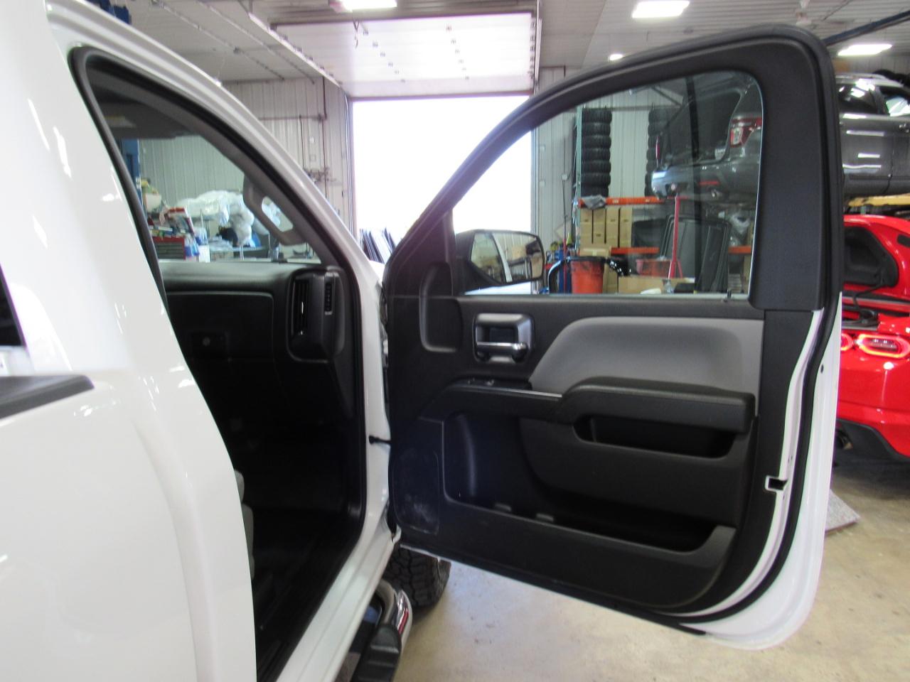 Chevrolet Silverado 2500HD 4WD Reg Cab 133.6" Work Truck 2018