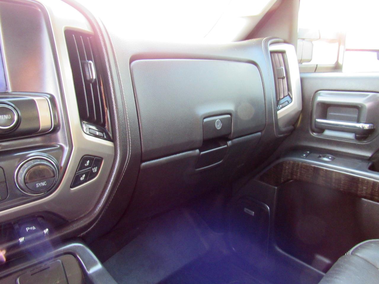 GMC Sierra 2500HD available WiFi 4WD Crew Cab 153.7" Denali 2015