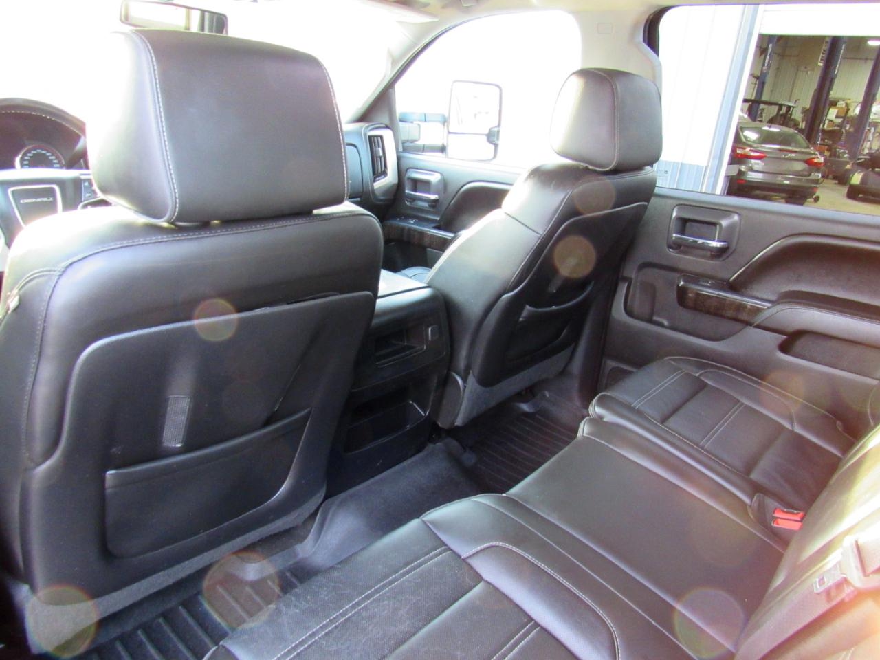 GMC Sierra 2500HD available WiFi 4WD Crew Cab 153.7" Denali 2015