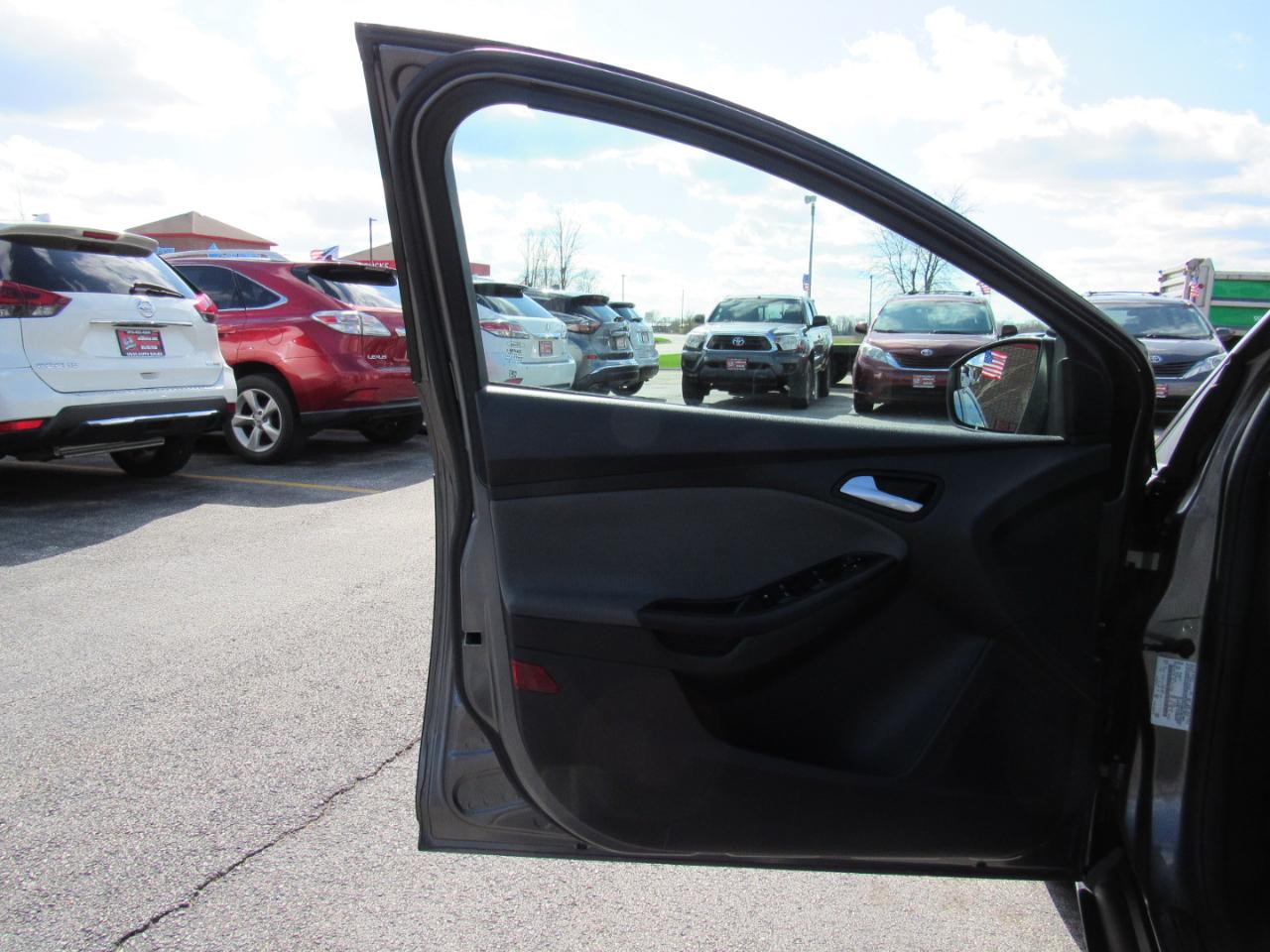 Ford Focus 4dr Sdn SE 2014