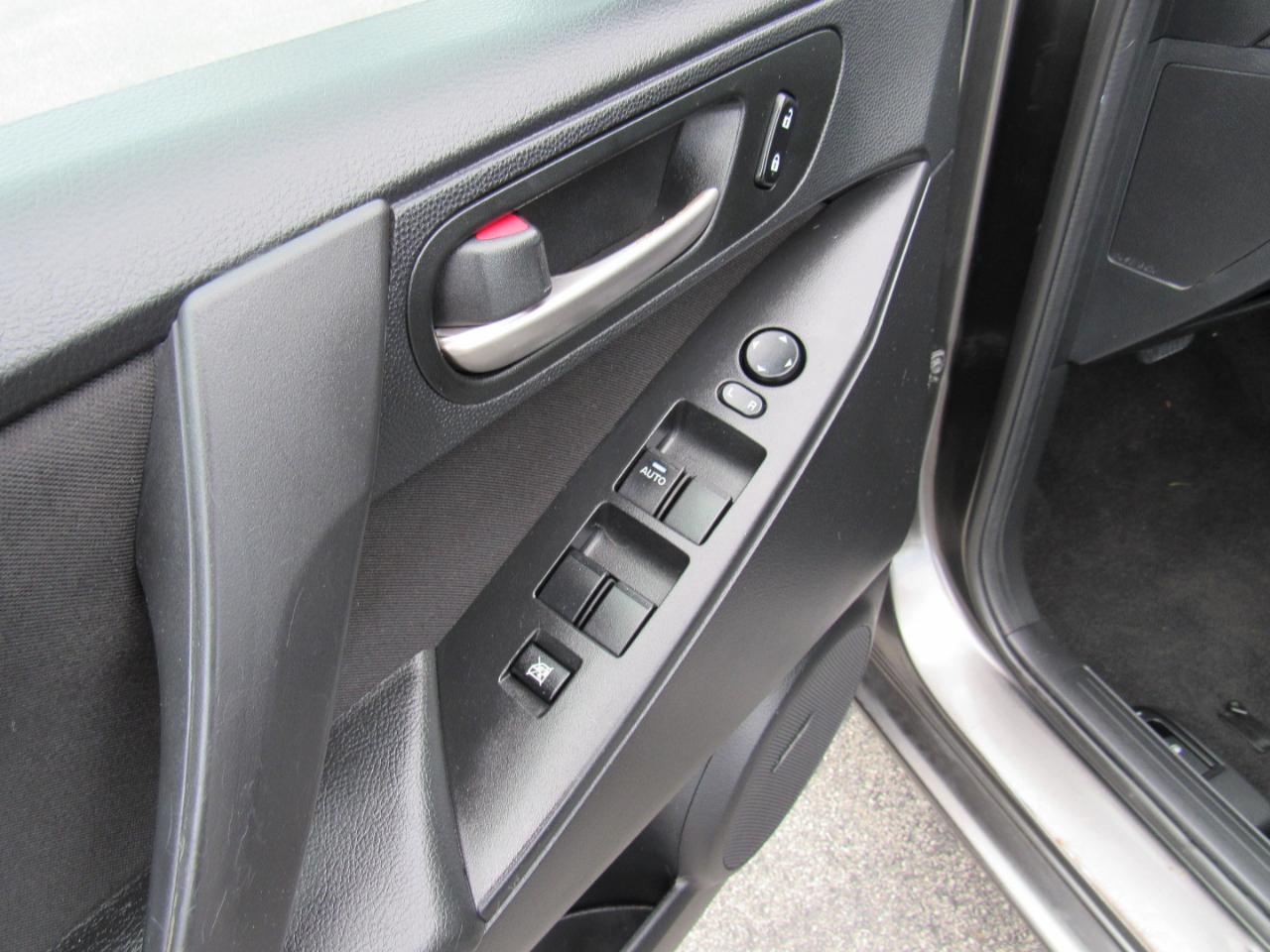 Mazda MAZDA3 4dr Sdn Auto i Touring 2012