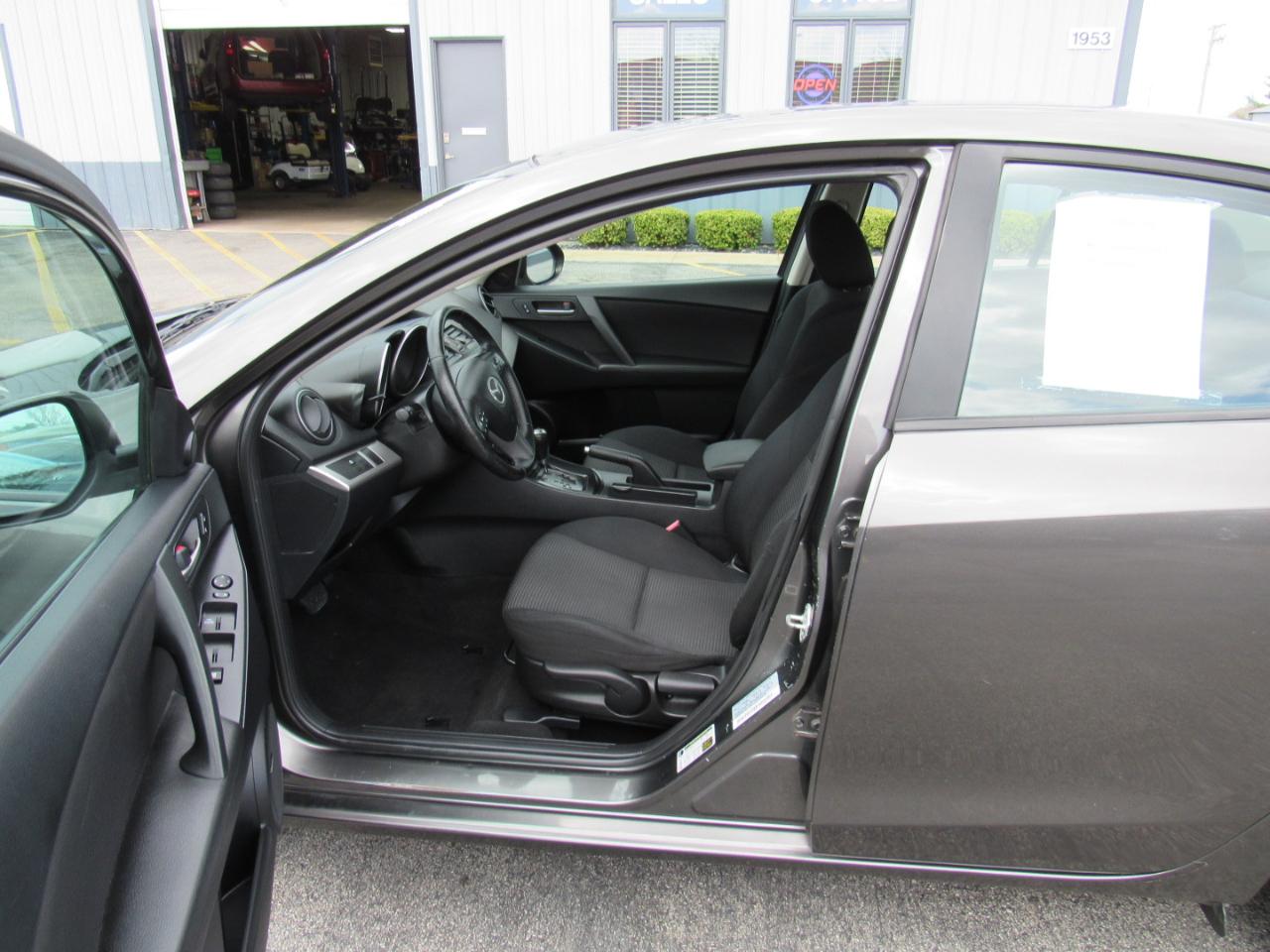 Mazda MAZDA3 4dr Sdn Auto i Touring 2012