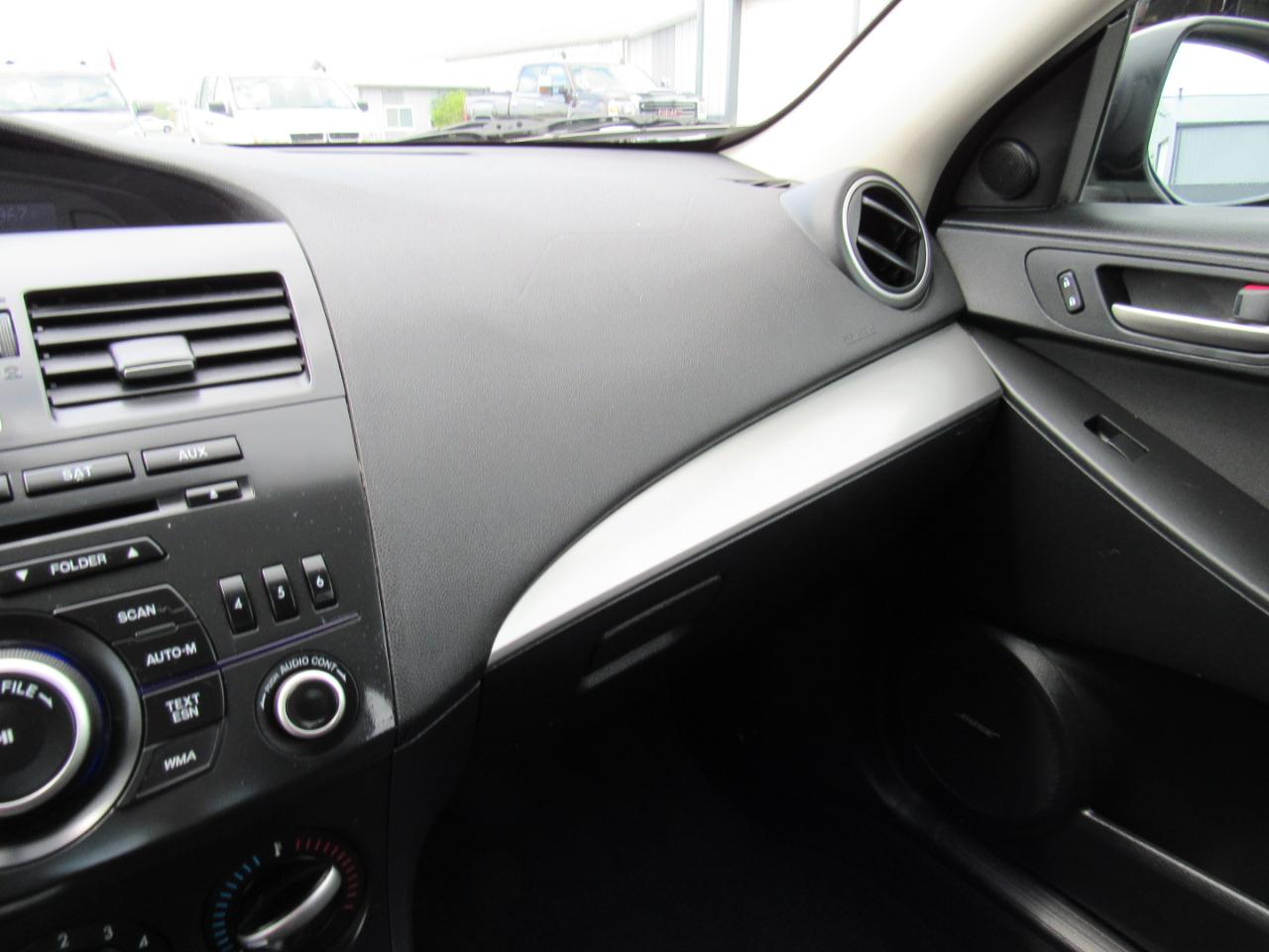Mazda MAZDA3 4dr Sdn Auto i Touring 2012