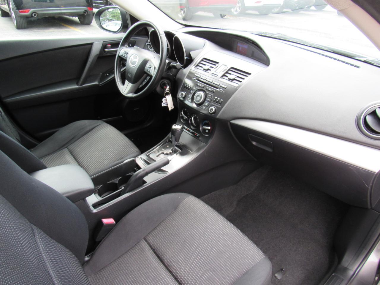 Mazda MAZDA3 4dr Sdn Auto i Touring 2012