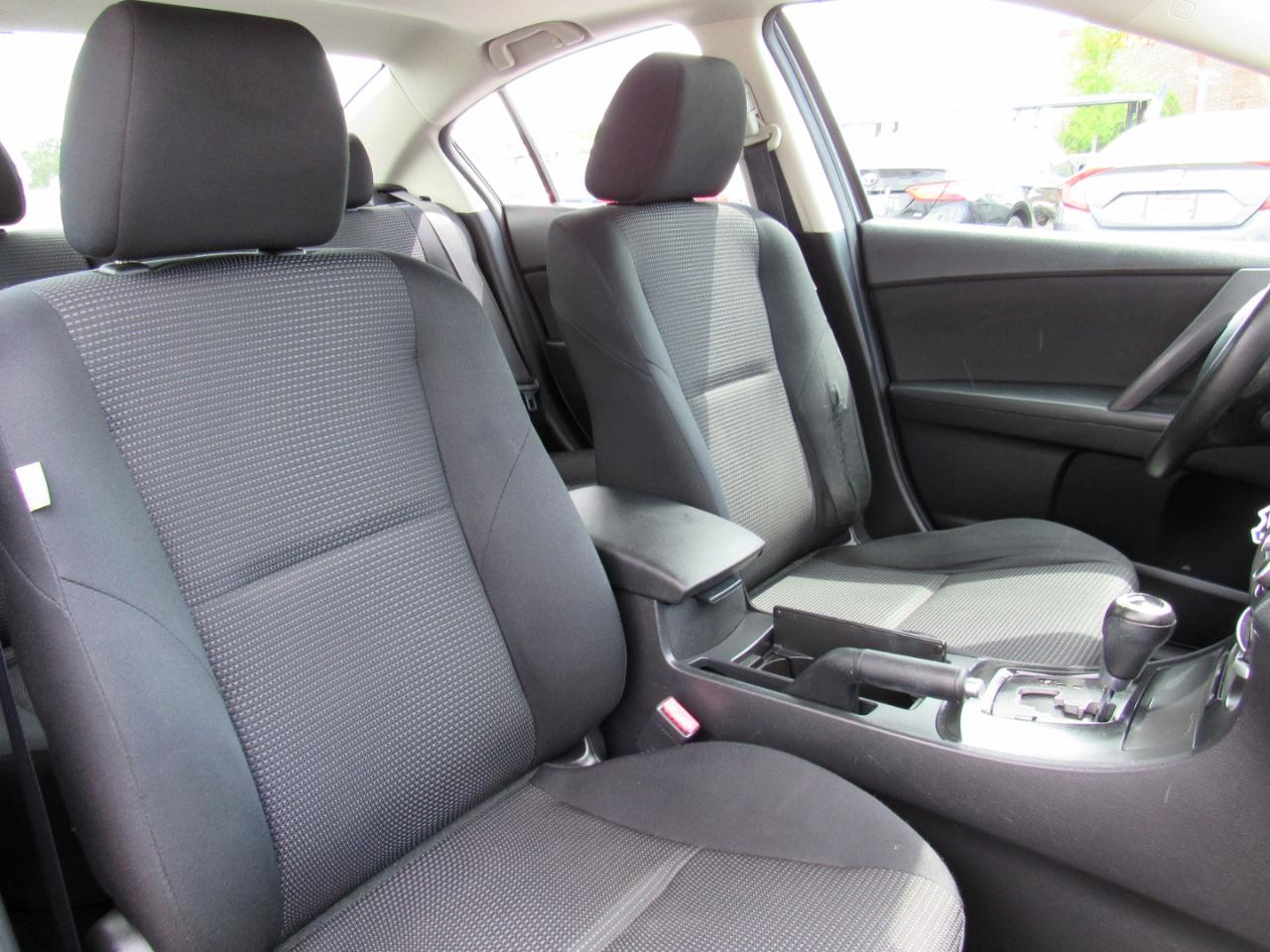 Mazda MAZDA3 4dr Sdn Auto i Touring 2012