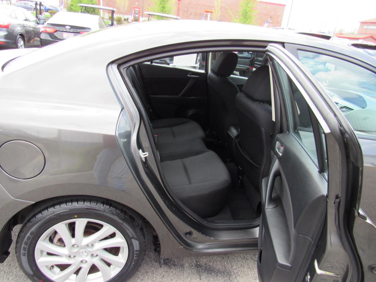 Mazda MAZDA3 4dr Sdn Auto i Touring 2012