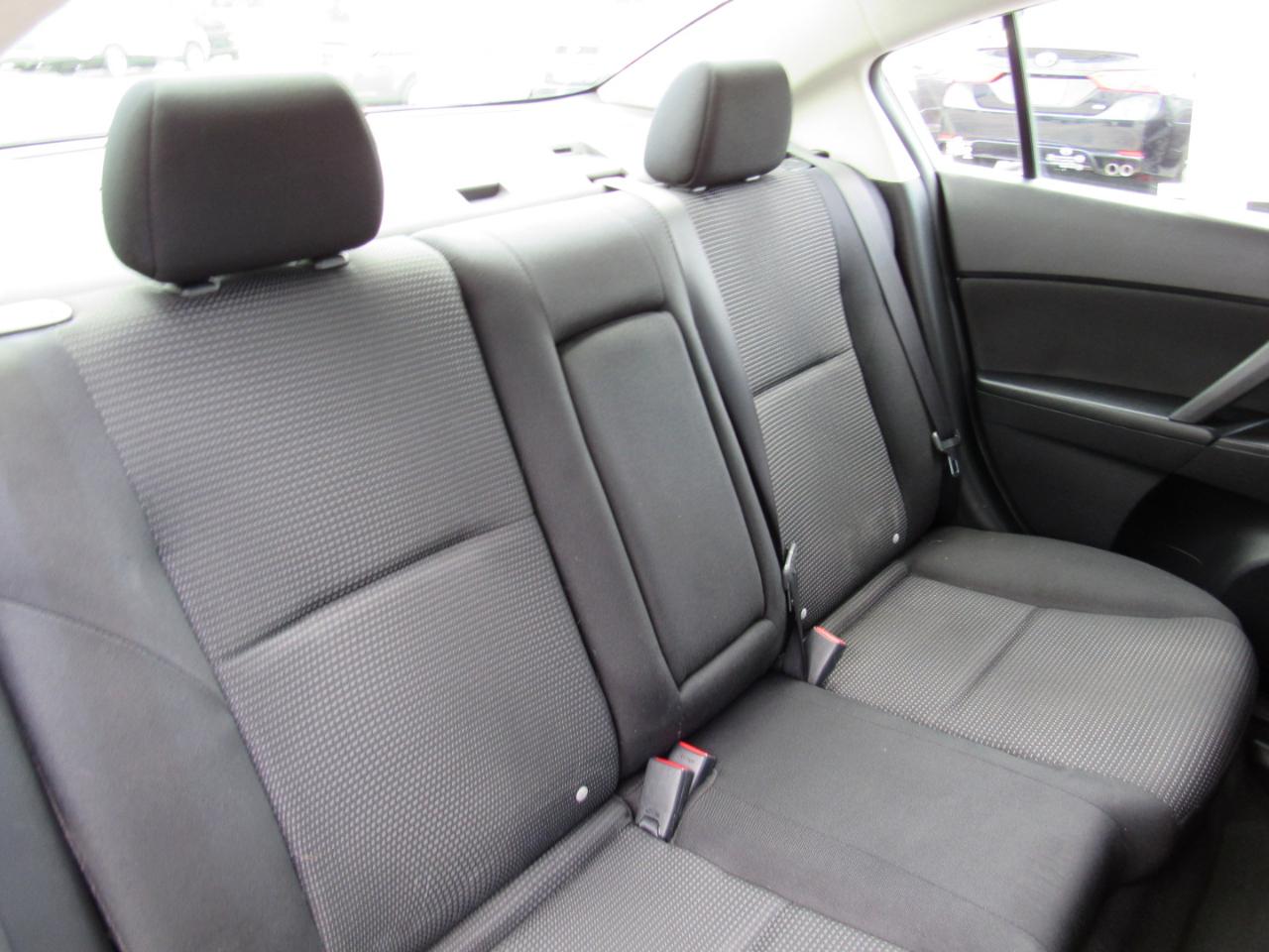 Mazda MAZDA3 4dr Sdn Auto i Touring 2012