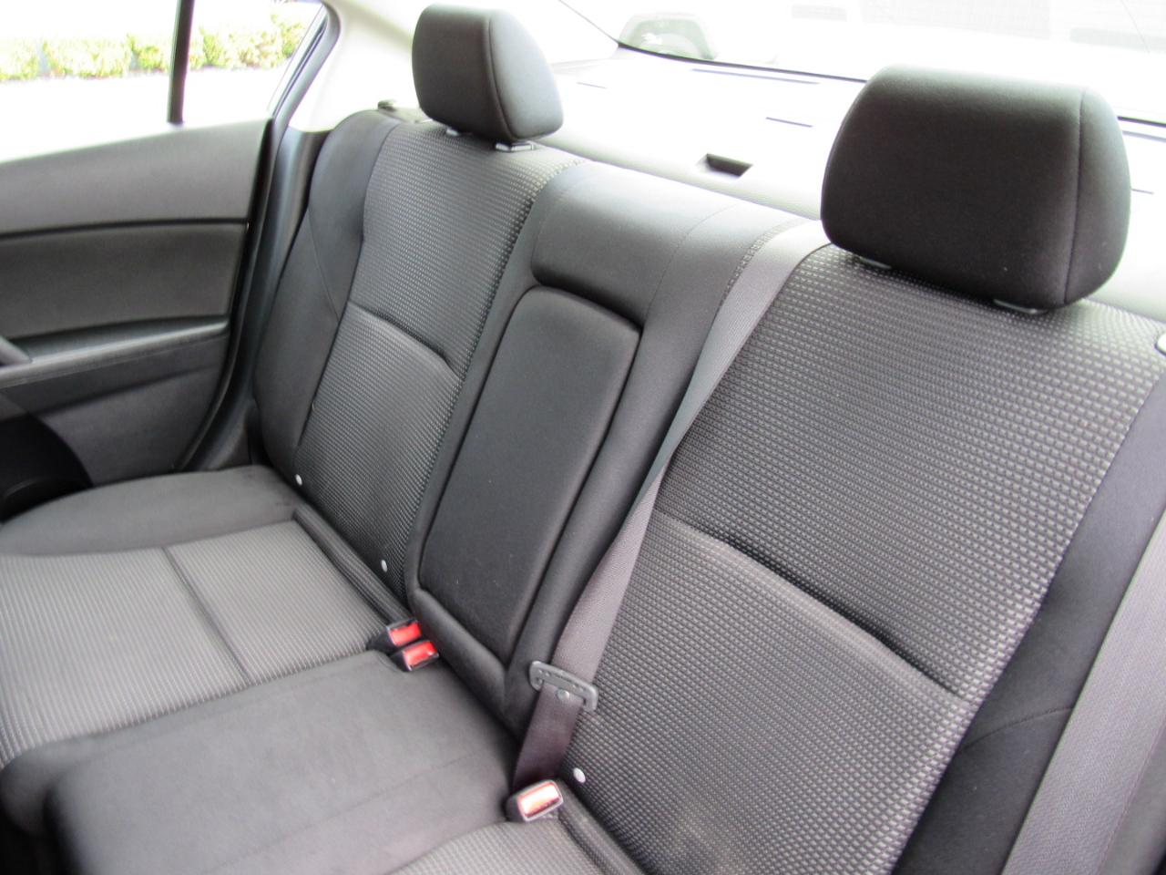 Mazda MAZDA3 4dr Sdn Auto i Touring 2012