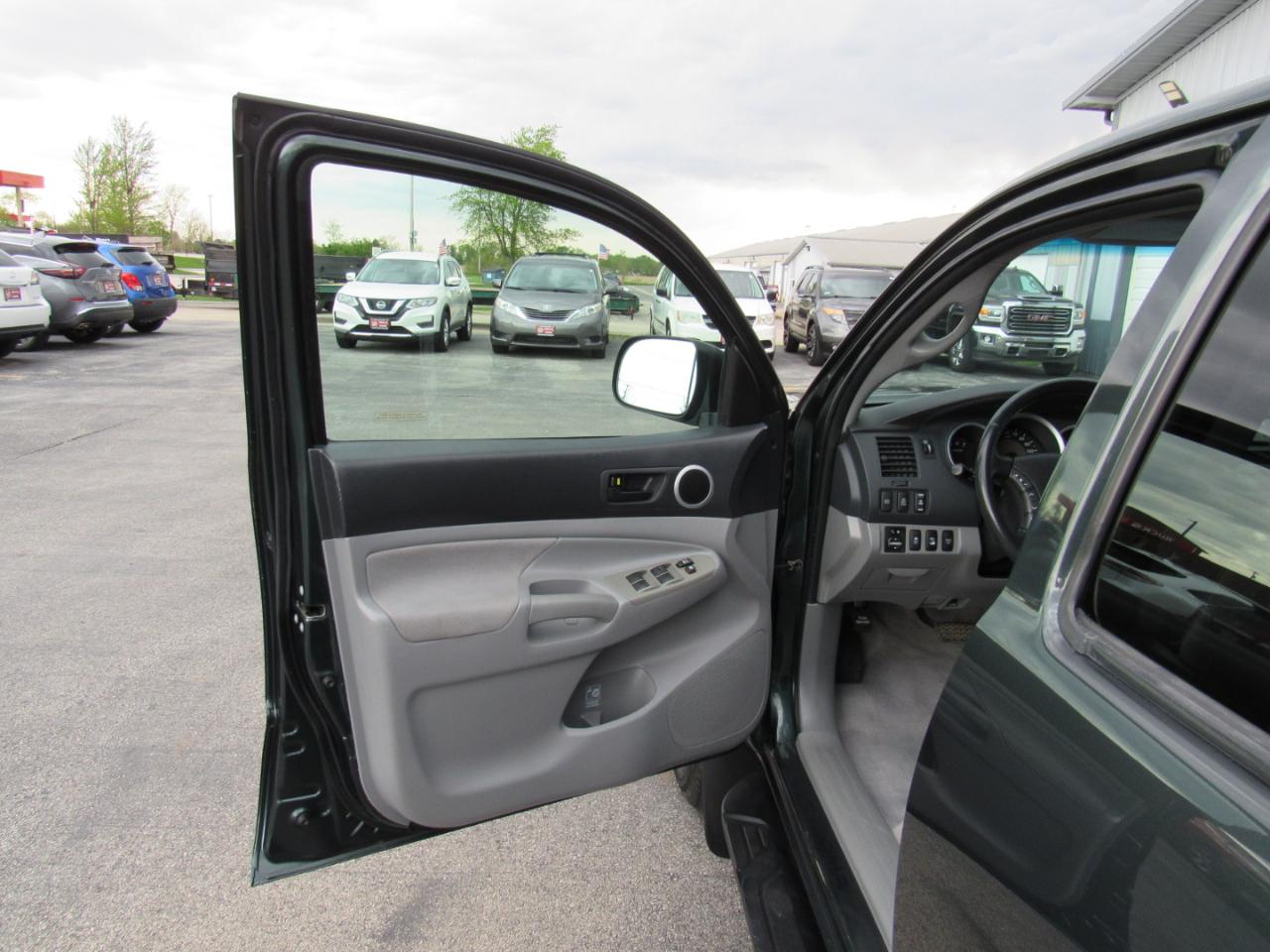 Toyota Tacoma 4WD Double V6 AT (Natl) 2010