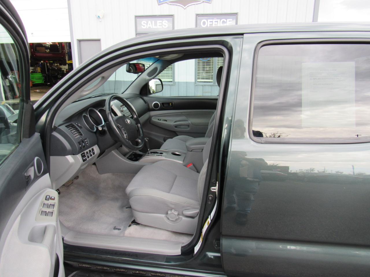 Toyota Tacoma 4WD Double V6 AT (Natl) 2010