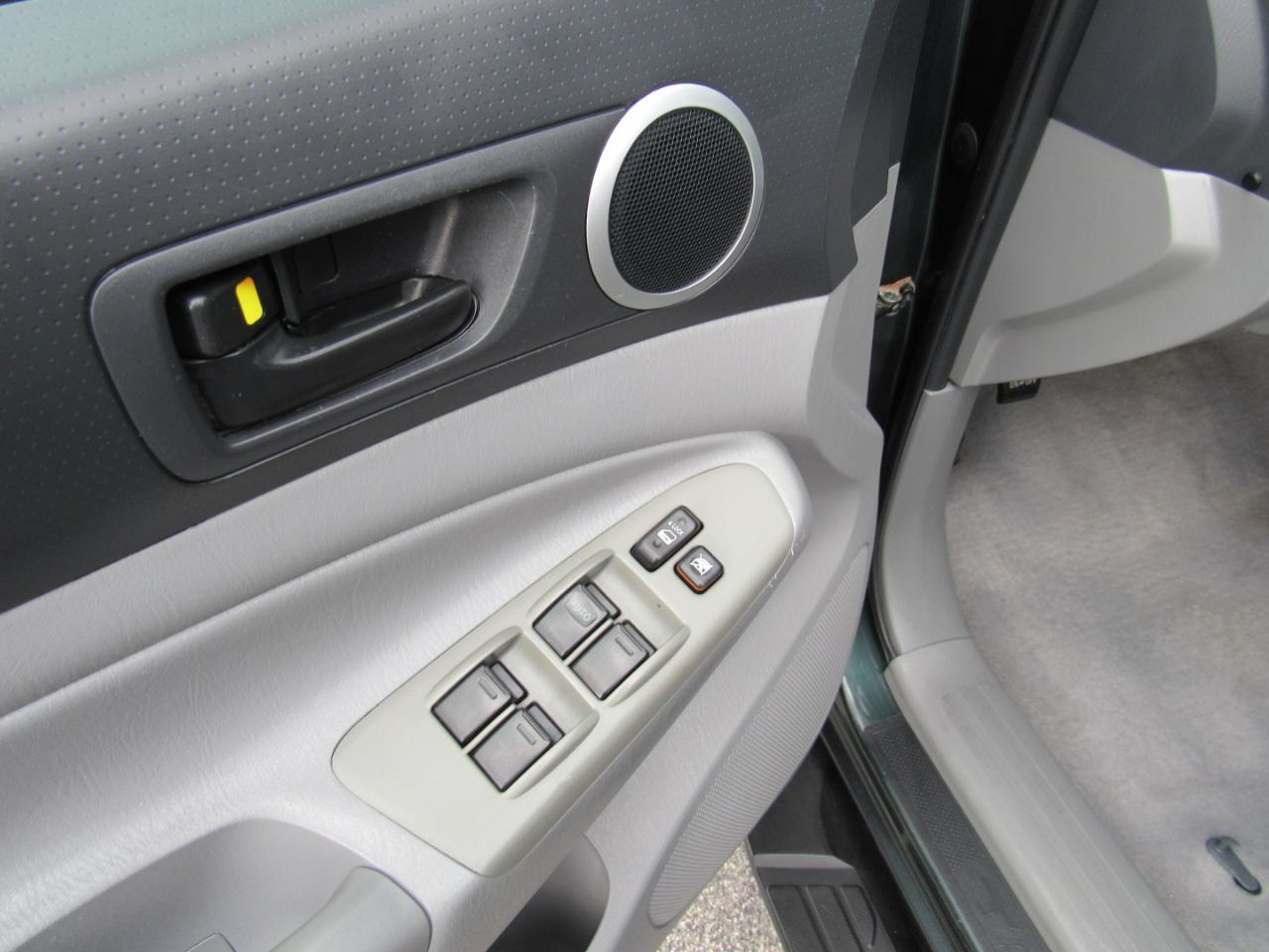 Toyota Tacoma 4WD Double V6 AT (Natl) 2010