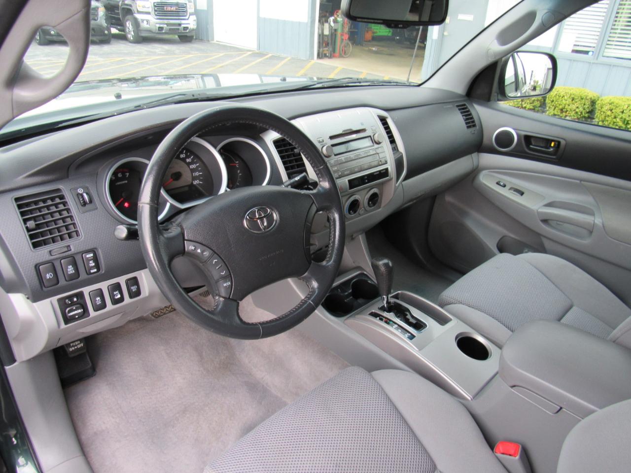 Toyota Tacoma 4WD Double V6 AT (Natl) 2010
