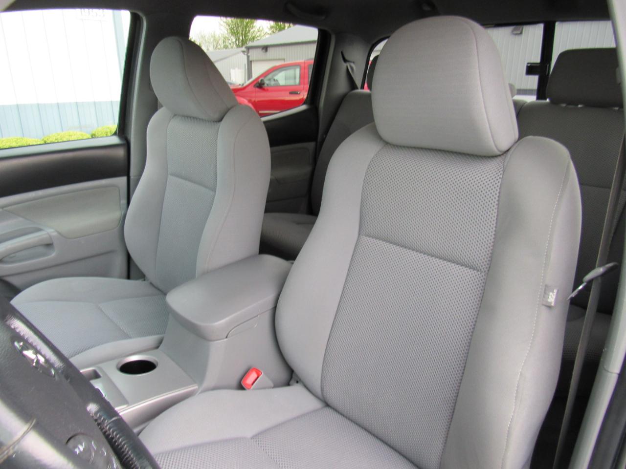 Toyota Tacoma 4WD Double V6 AT (Natl) 2010