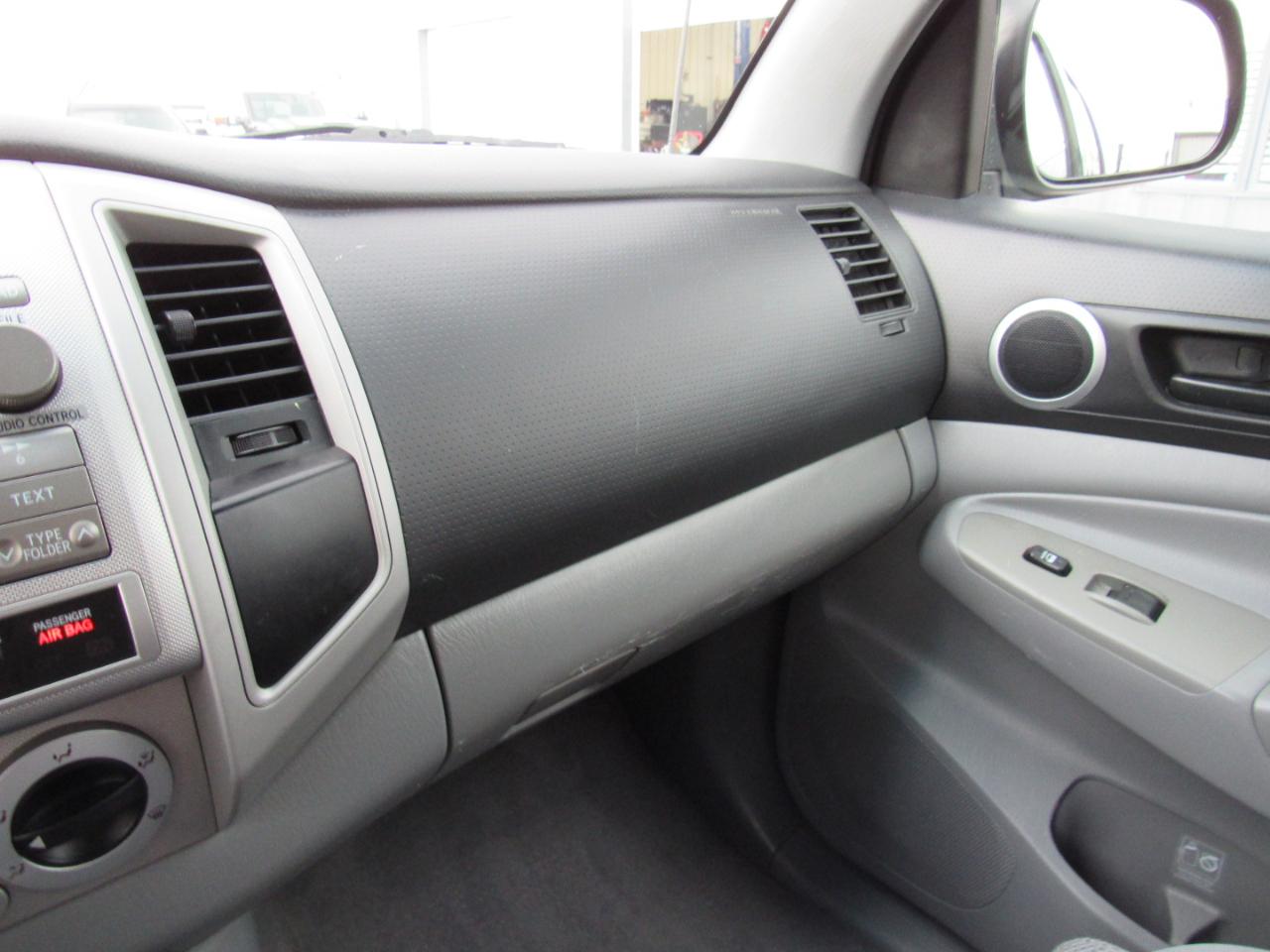 Toyota Tacoma 4WD Double V6 AT (Natl) 2010