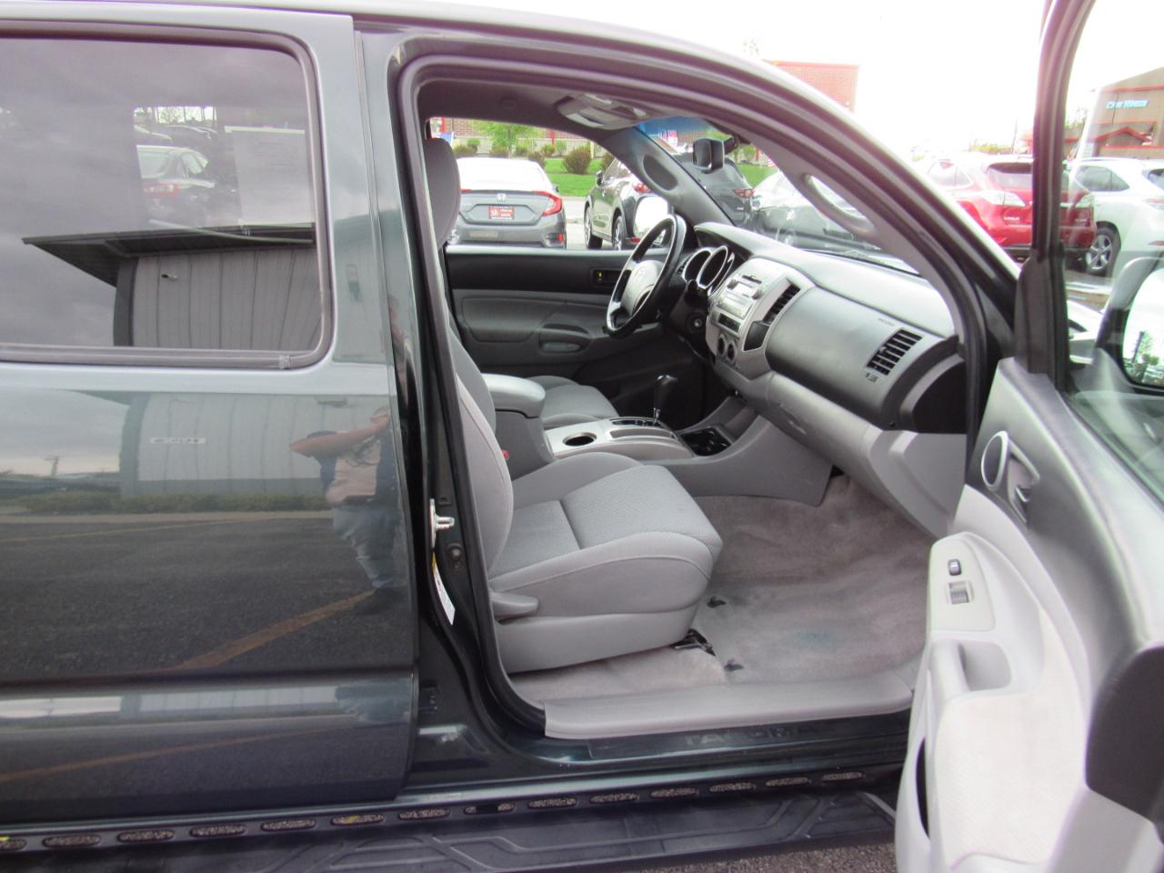 Toyota Tacoma 4WD Double V6 AT (Natl) 2010