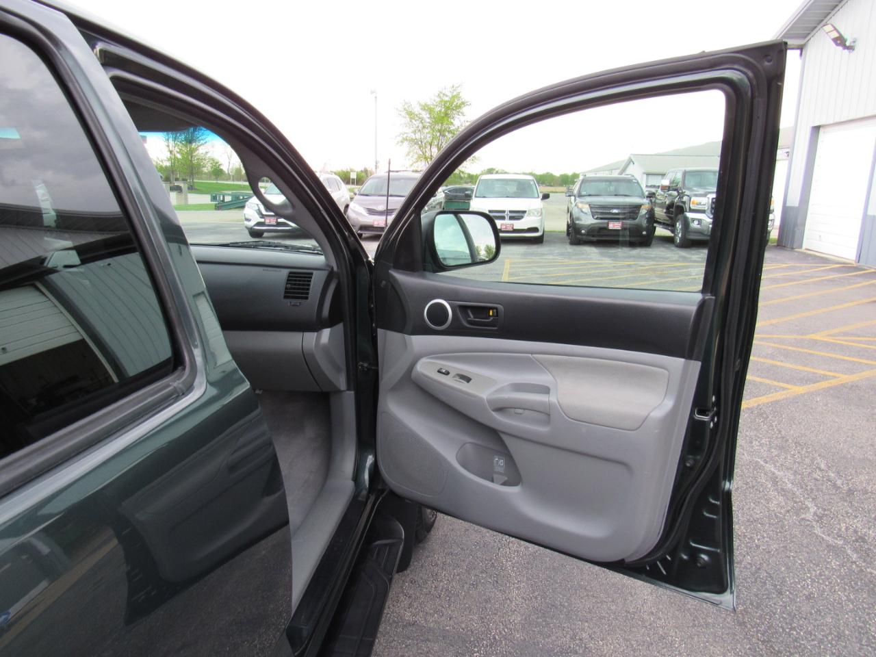 Toyota Tacoma 4WD Double V6 AT (Natl) 2010