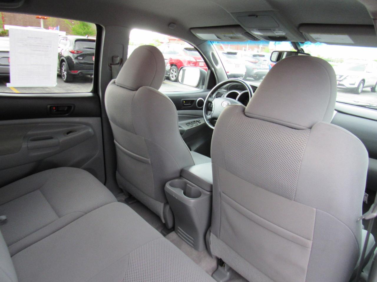 Toyota Tacoma 4WD Double V6 AT (Natl) 2010