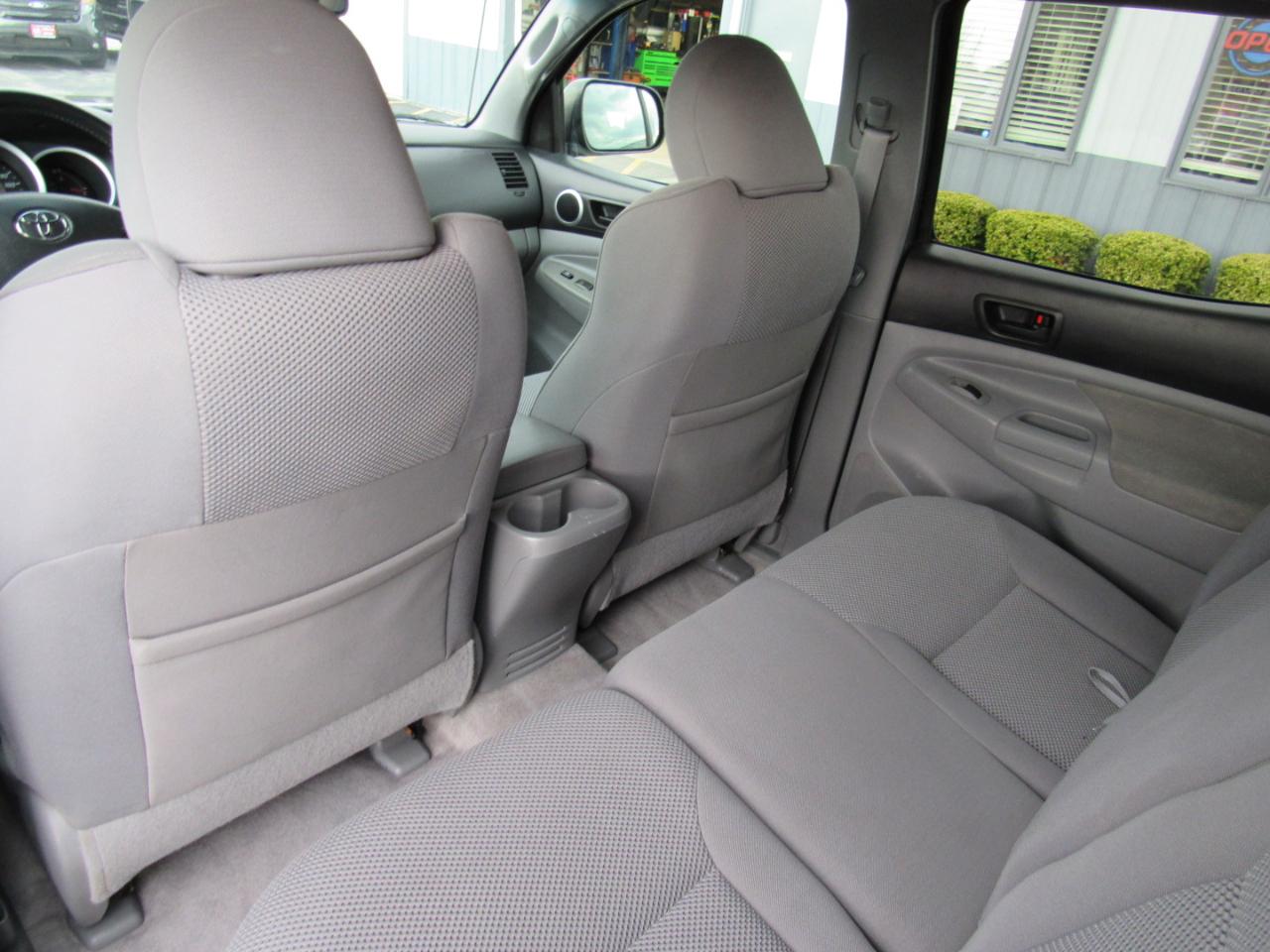 Toyota Tacoma 4WD Double V6 AT (Natl) 2010