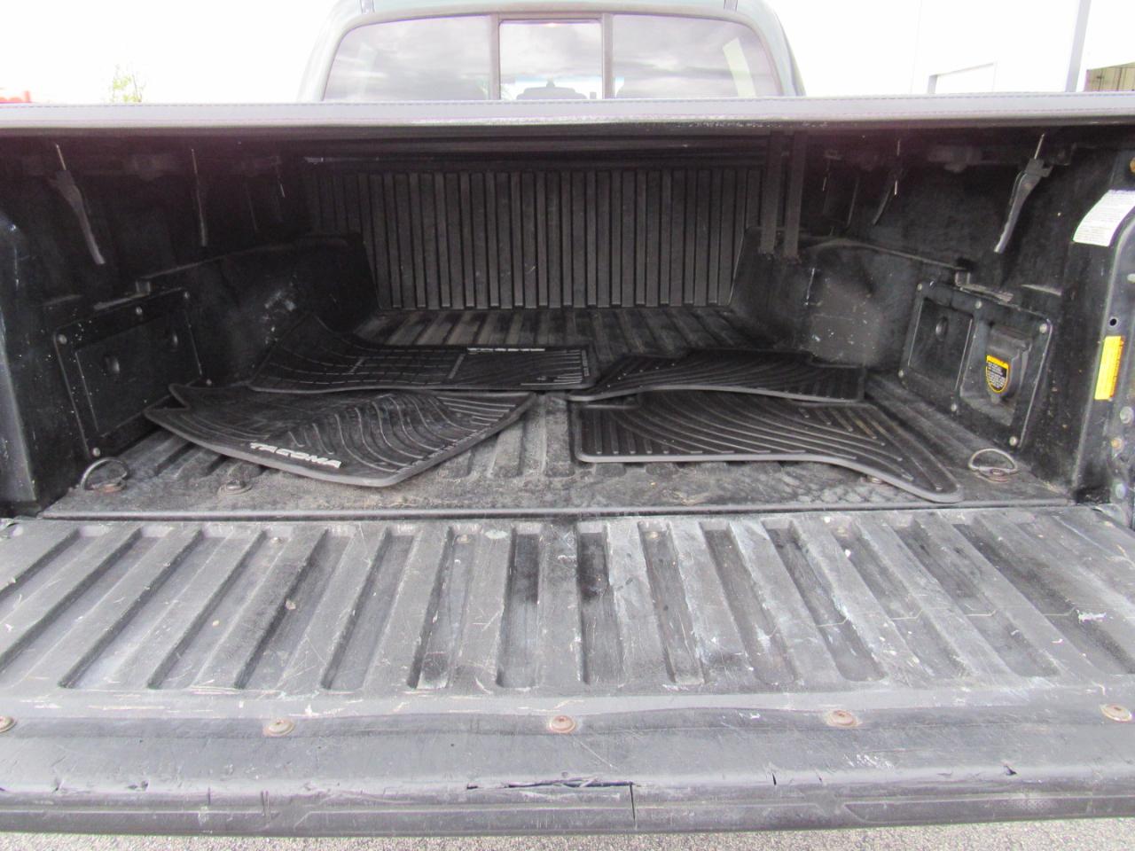 Toyota Tacoma 4WD Double V6 AT (Natl) 2010