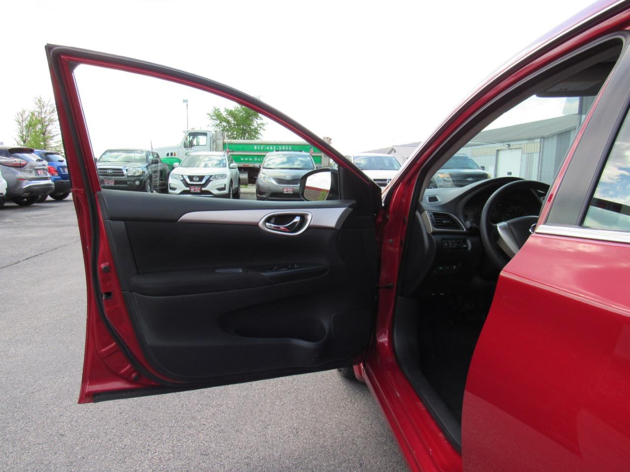 Nissan Sentra 4dr Sdn I4 CVT S 2013