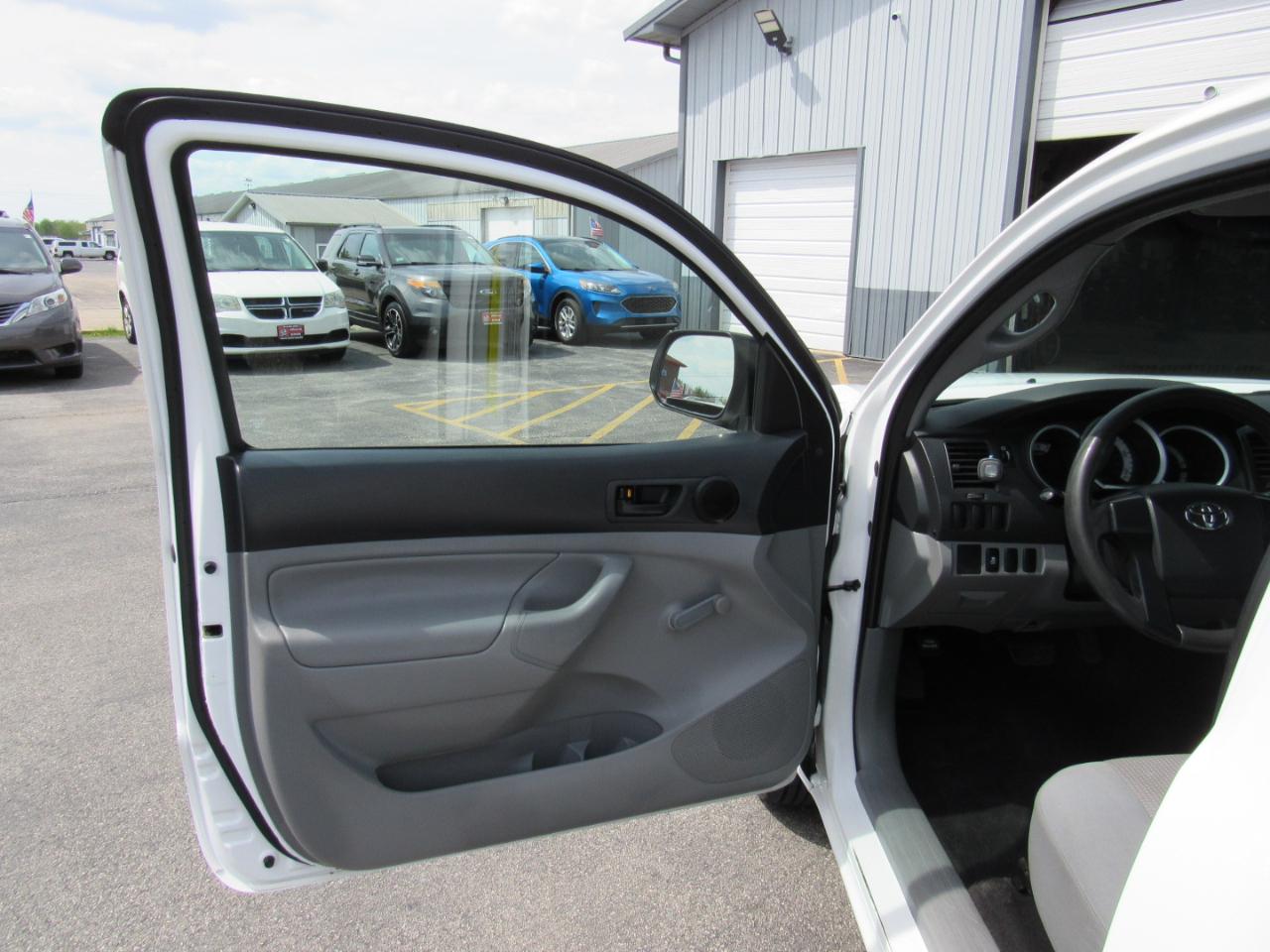 Toyota Tacoma 2WD Reg Cab I4 MT (Natl) 2013