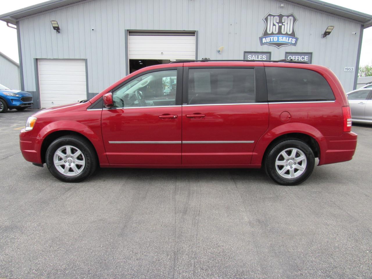 Chrysler Town & Country 4dr Wgn Touring 2010