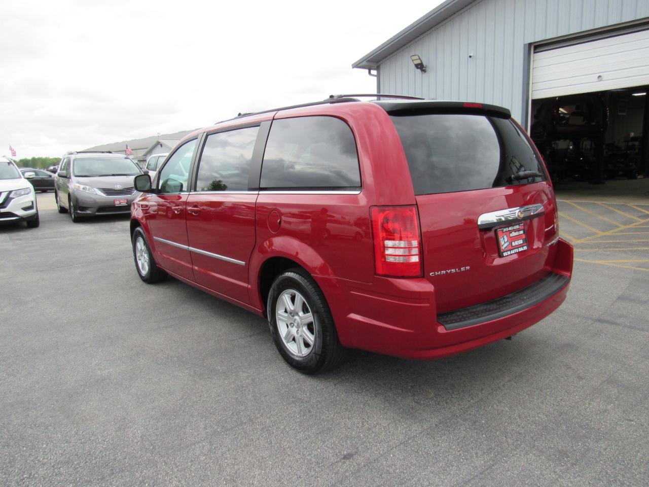 Chrysler Town & Country 4dr Wgn Touring 2010