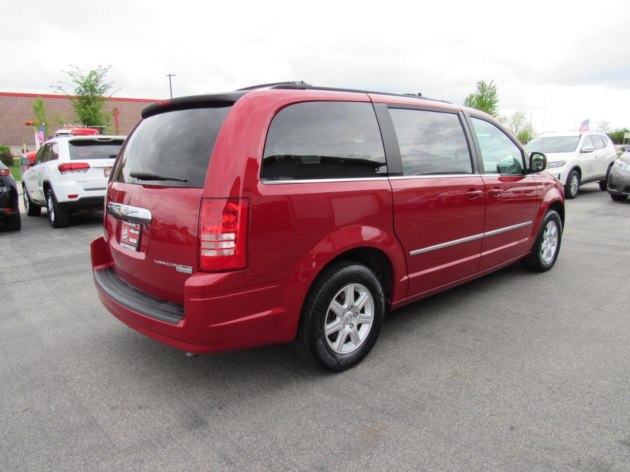 Chrysler Town & Country 4dr Wgn Touring 2010