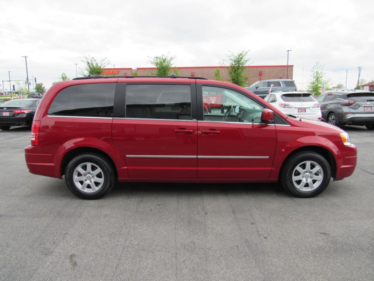Chrysler Town & Country 4dr Wgn Touring 2010