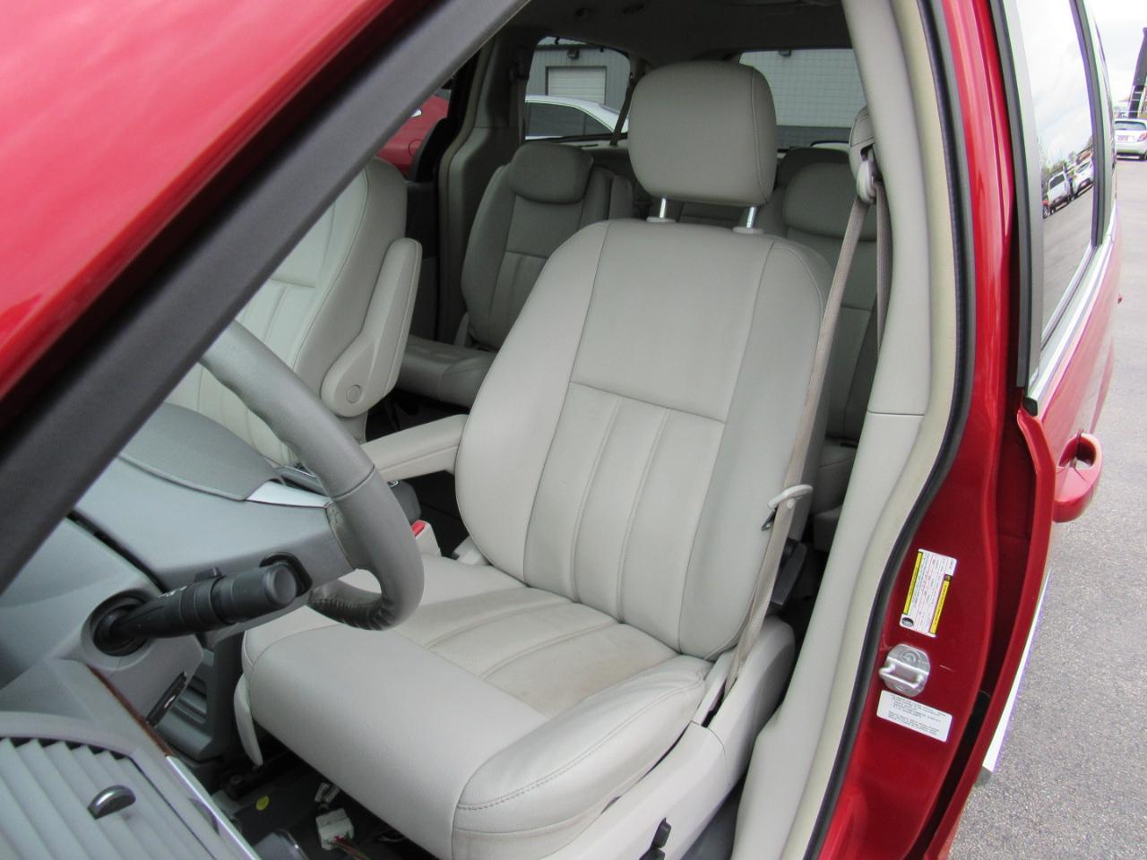 Chrysler Town & Country 4dr Wgn Touring 2010