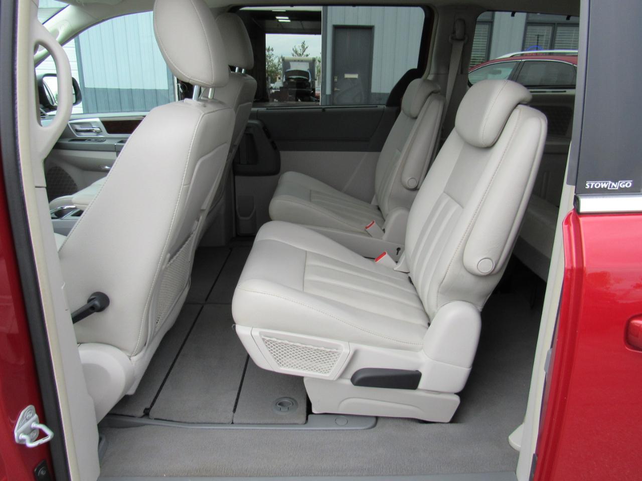 Chrysler Town & Country 4dr Wgn Touring 2010