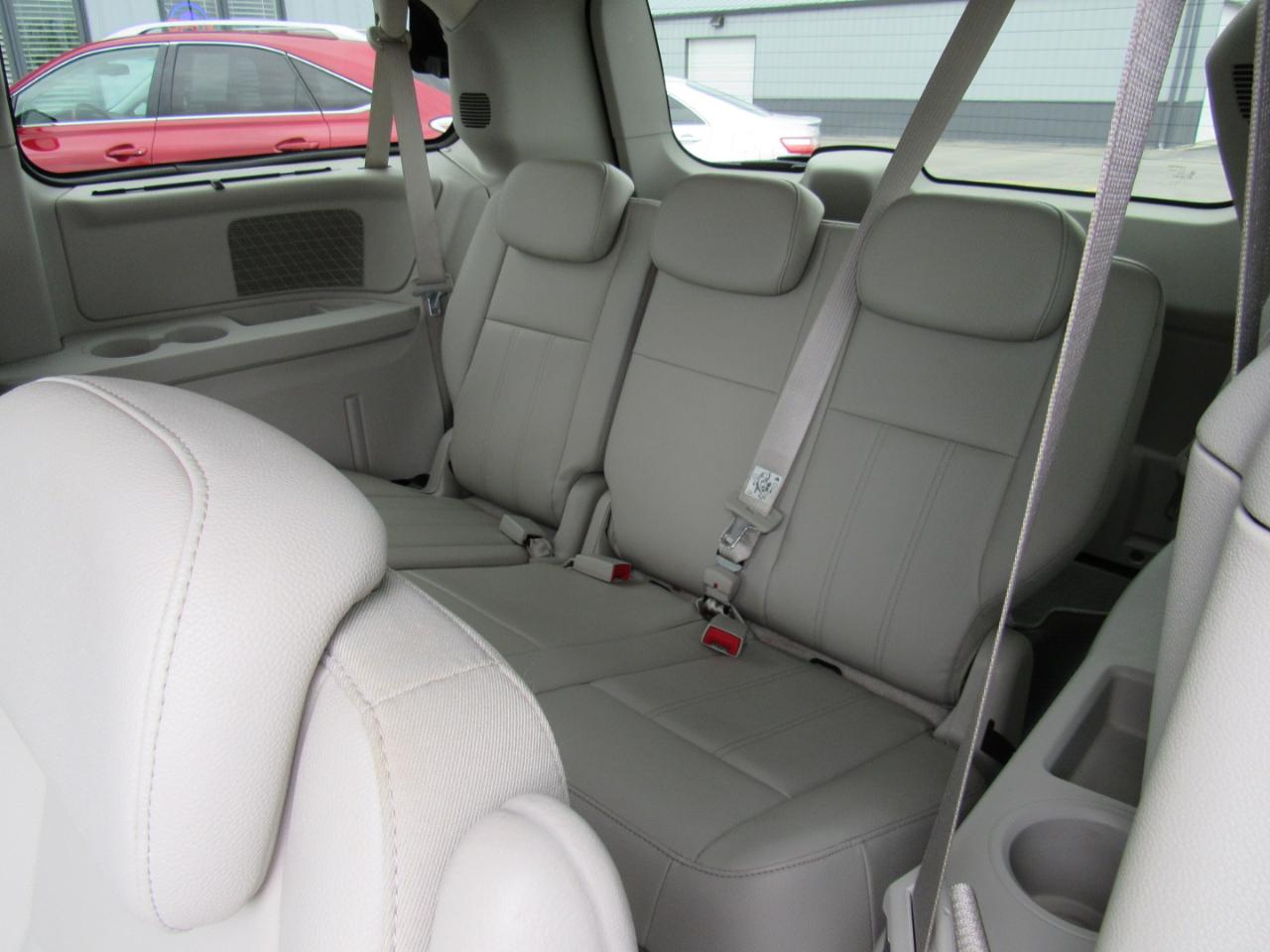 Chrysler Town & Country 4dr Wgn Touring 2010