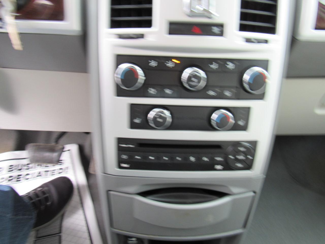 Chrysler Town & Country 4dr Wgn Touring 2010