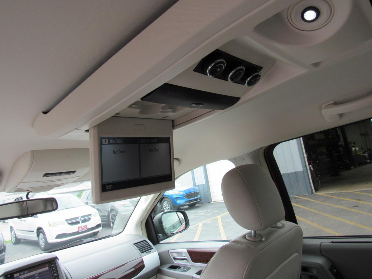 Chrysler Town & Country 4dr Wgn Touring 2010