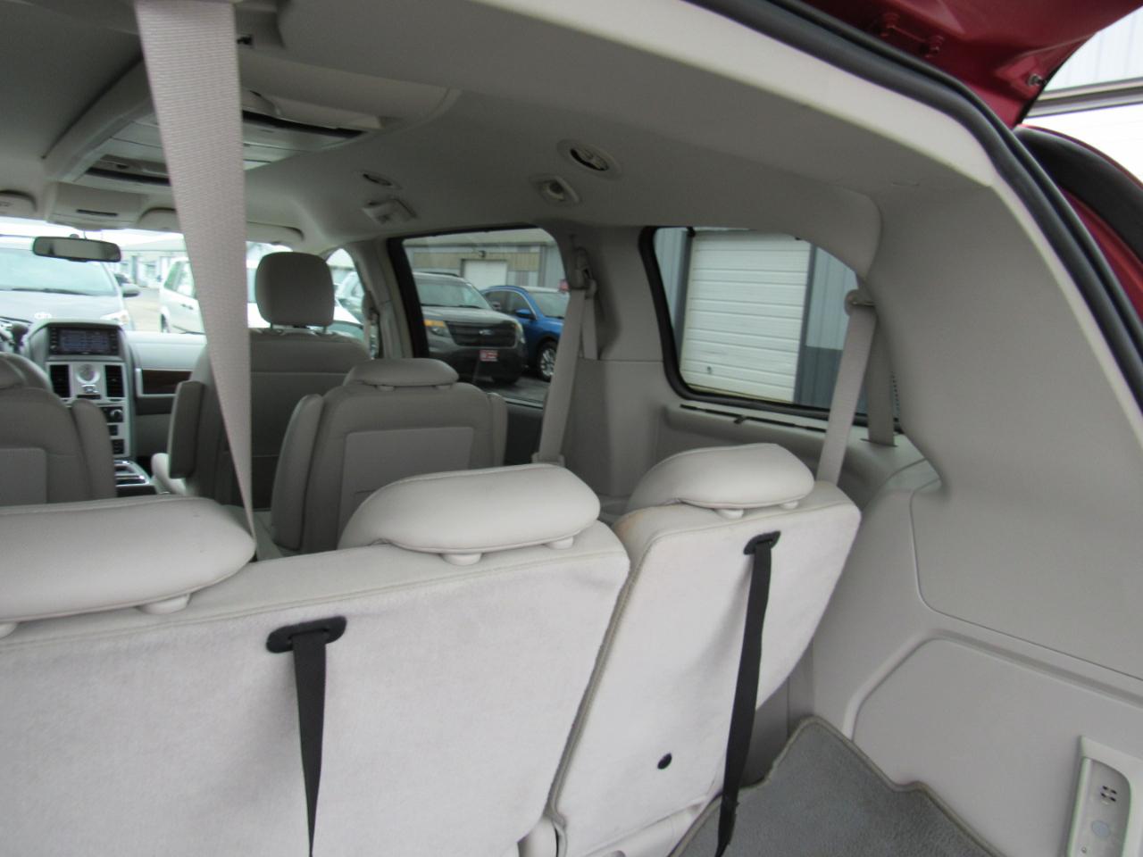 Chrysler Town & Country 4dr Wgn Touring 2010