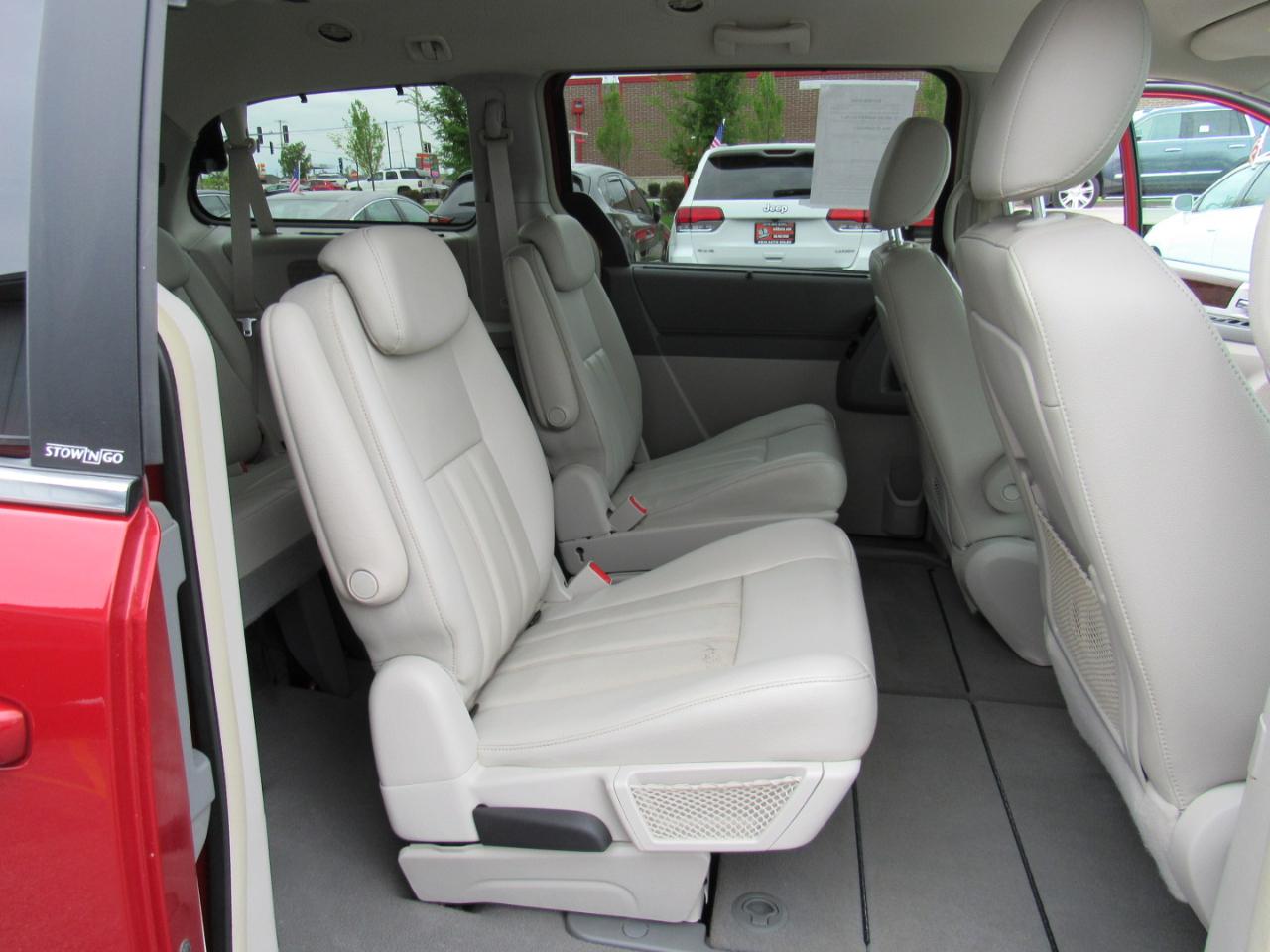 Chrysler Town & Country 4dr Wgn Touring 2010