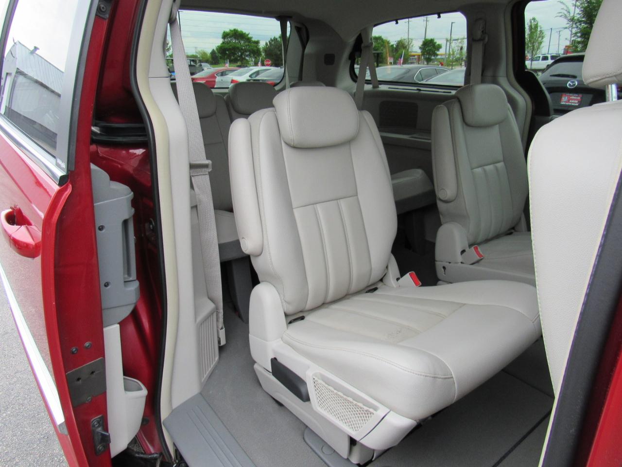 Chrysler Town & Country 4dr Wgn Touring 2010