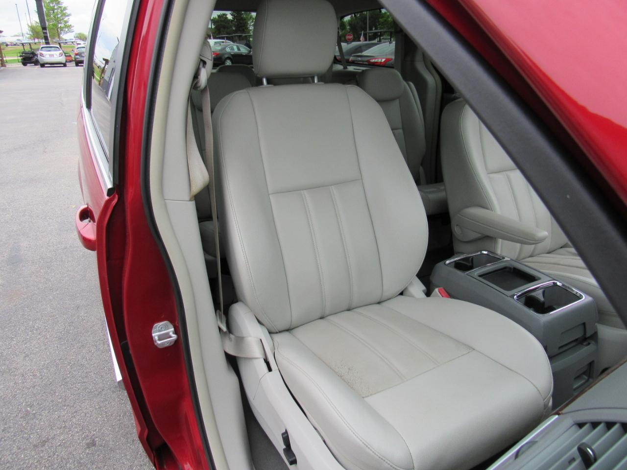 Chrysler Town & Country 4dr Wgn Touring 2010