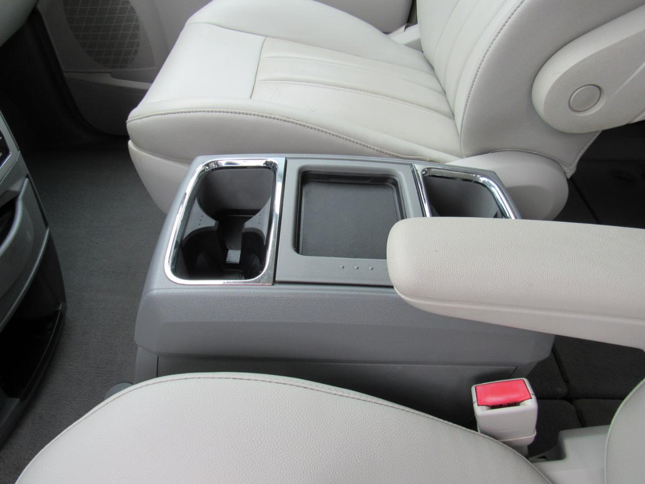 Chrysler Town & Country 4dr Wgn Touring 2010