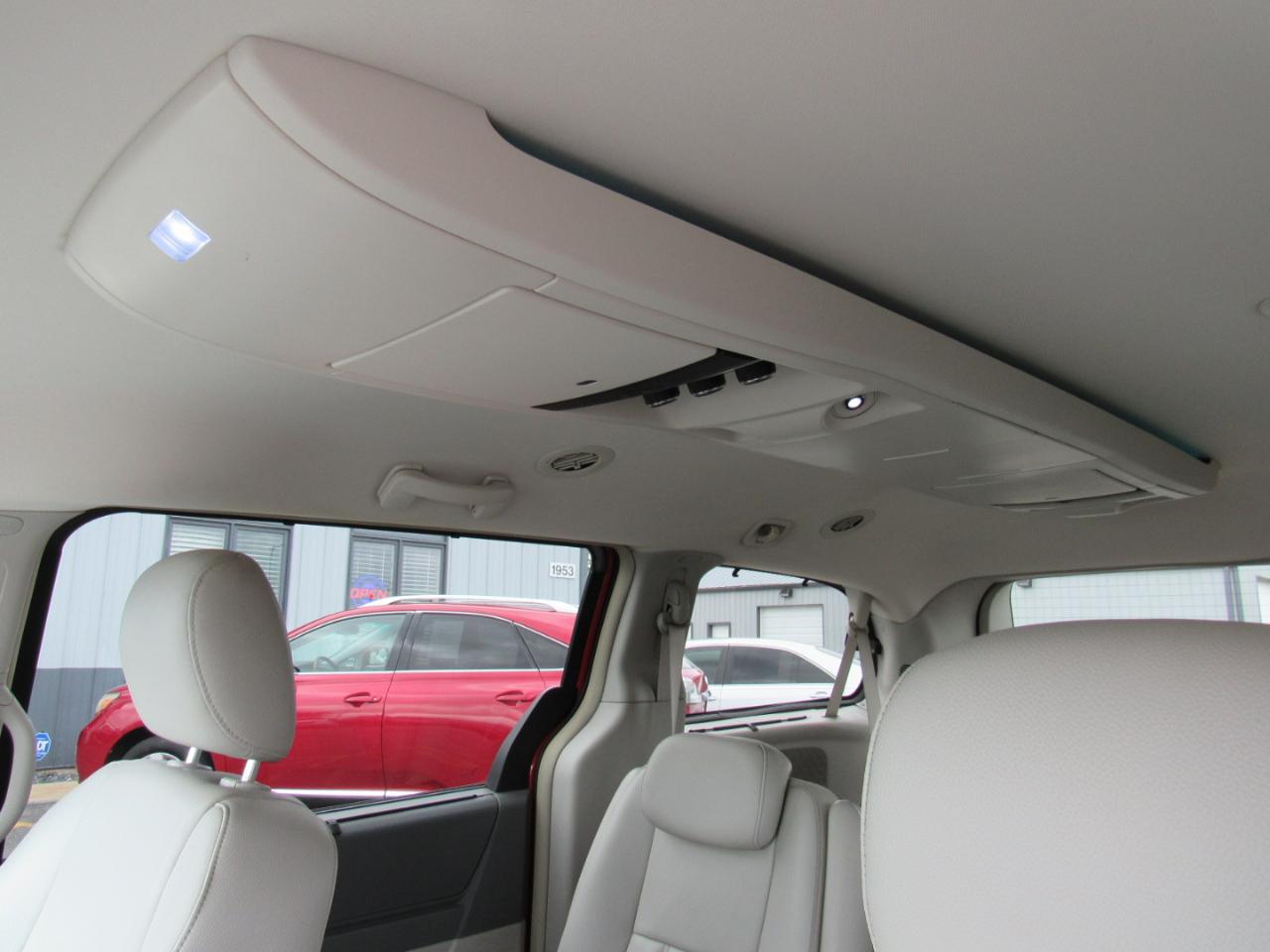 Chrysler Town & Country 4dr Wgn Touring 2010