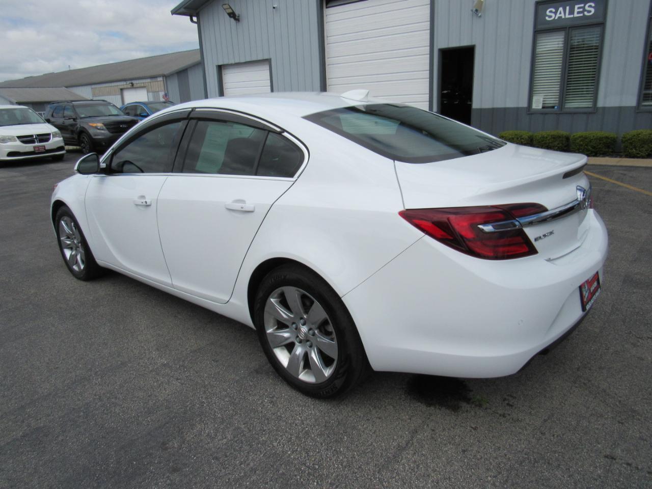 Buick Regal 4dr Sdn Premium II AWD 2016