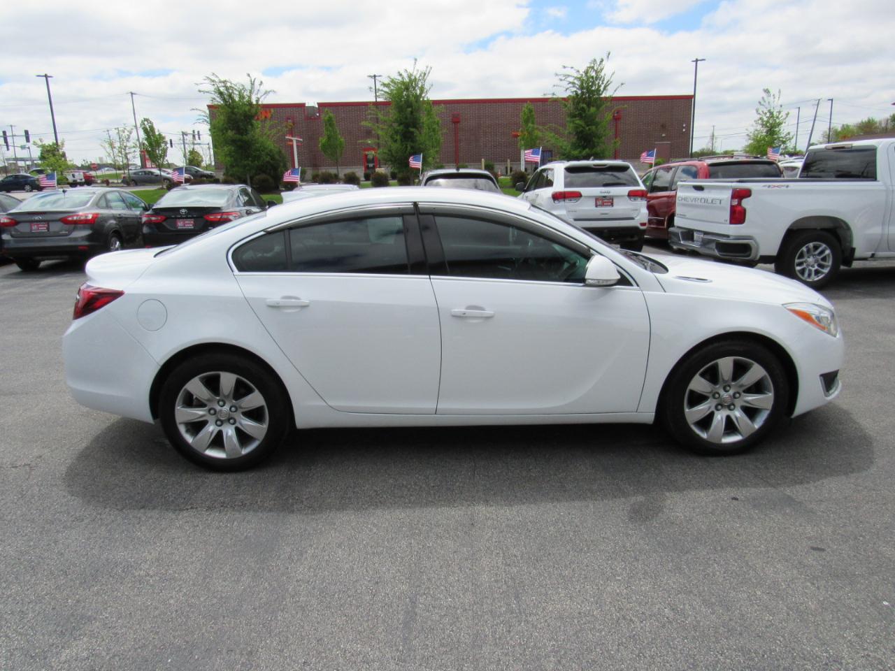 Buick Regal 4dr Sdn Premium II AWD 2016