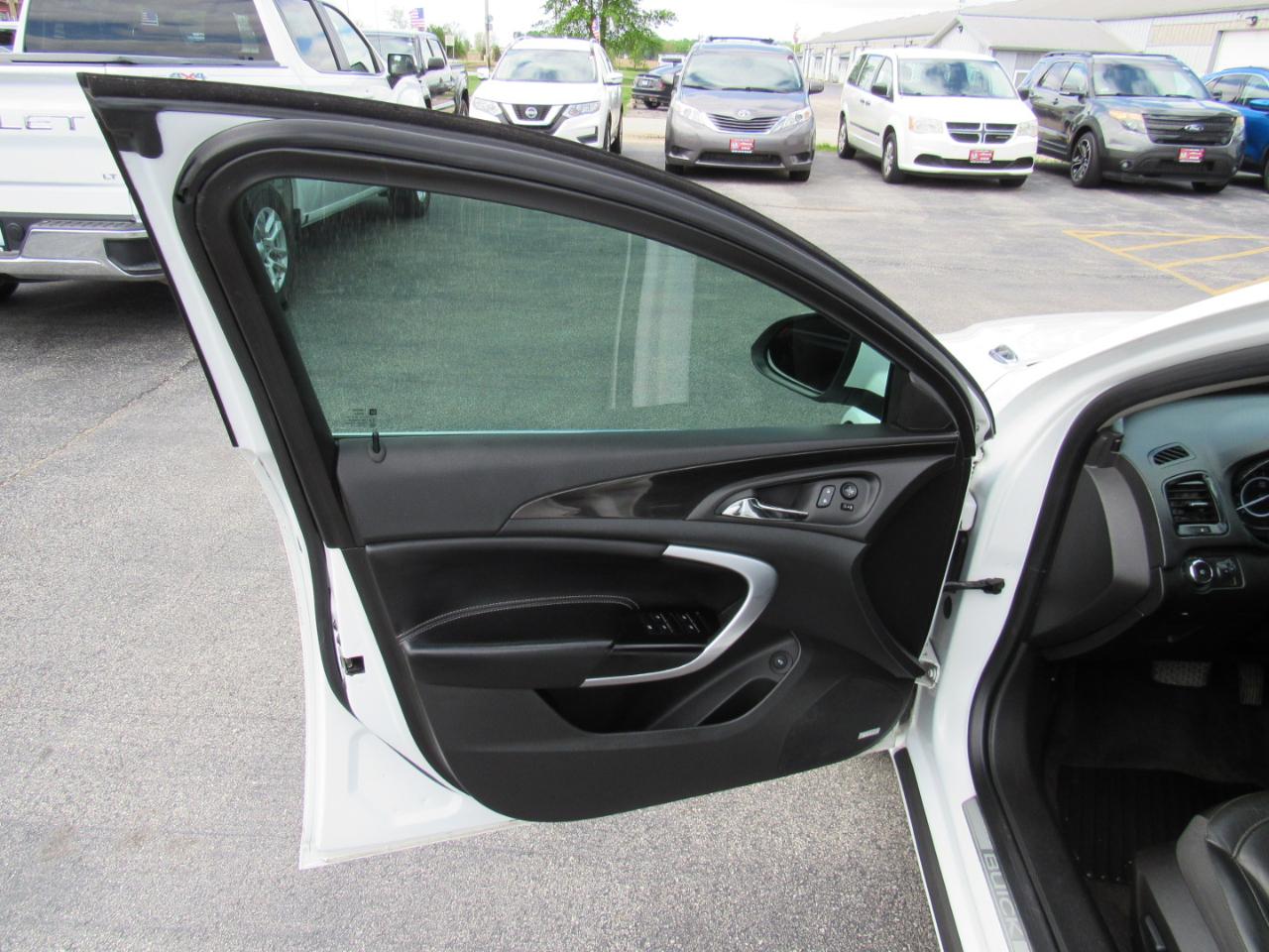 Buick Regal 4dr Sdn Premium II AWD 2016