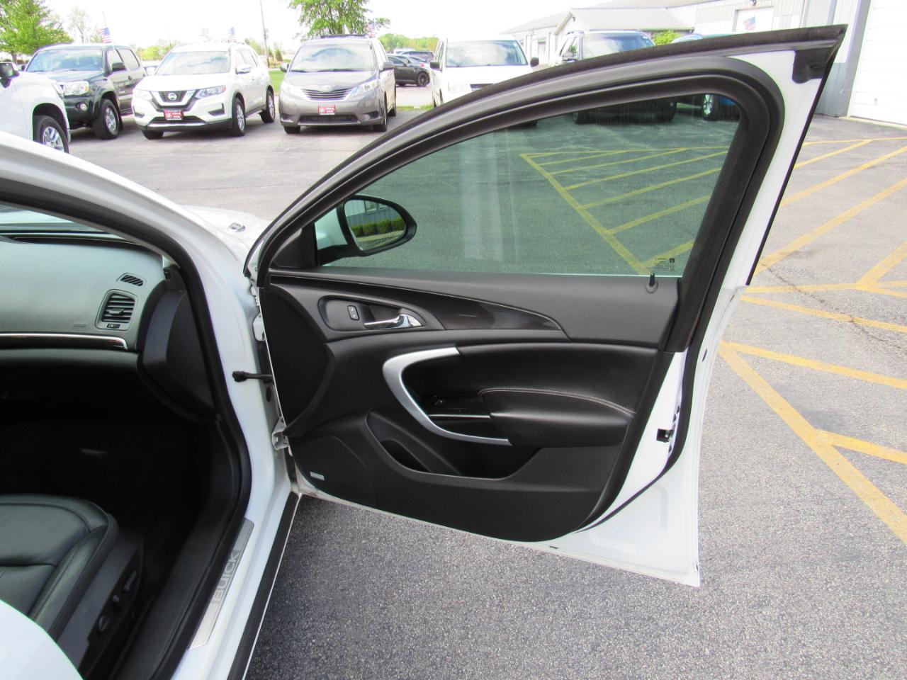 Buick Regal 4dr Sdn Premium II AWD 2016