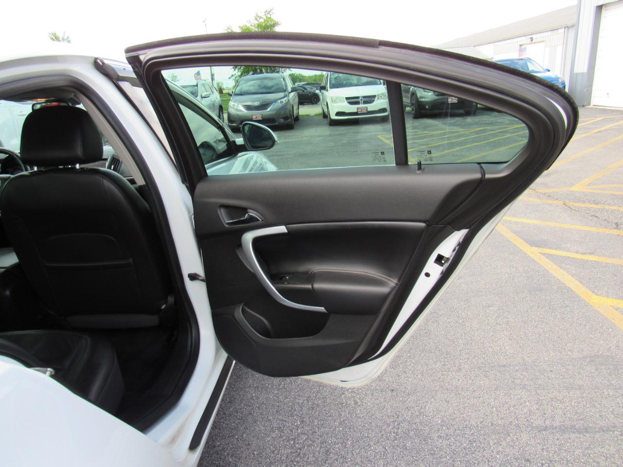 Buick Regal 4dr Sdn Premium II AWD 2016