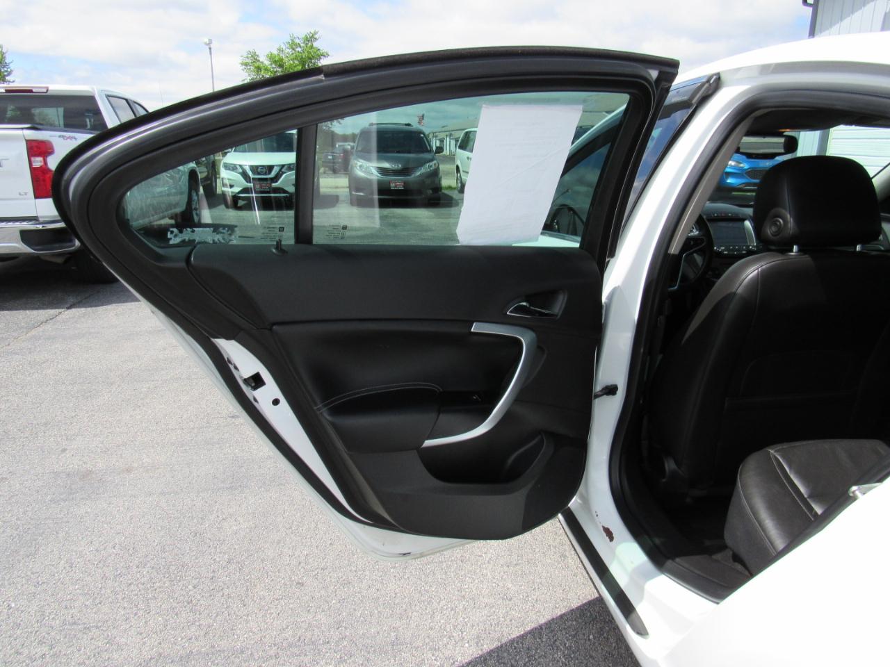 Buick Regal 4dr Sdn Premium II AWD 2016