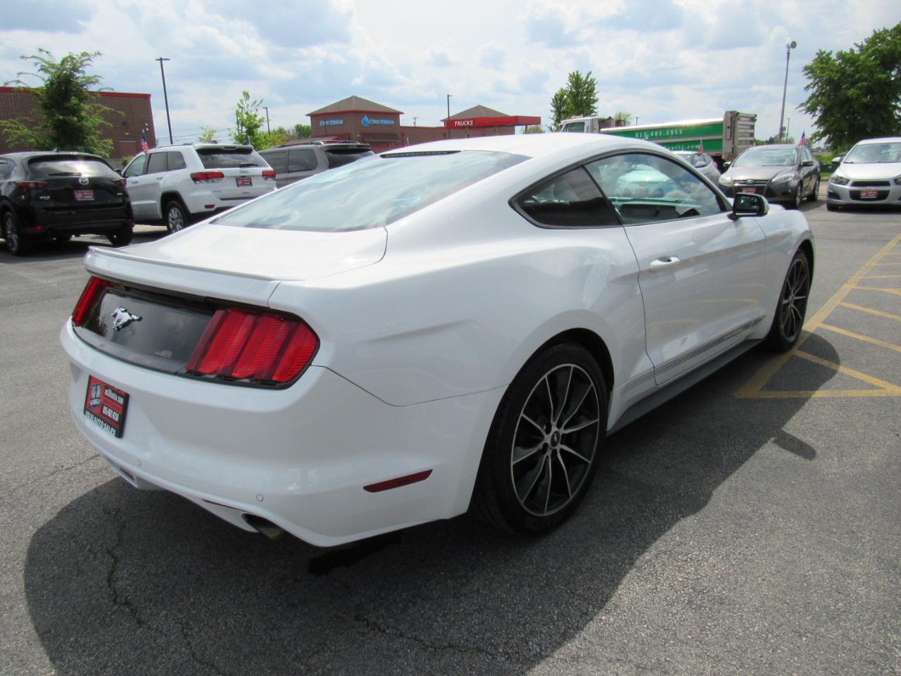 Ford Mustang 2dr Fastback EcoBoost 2016