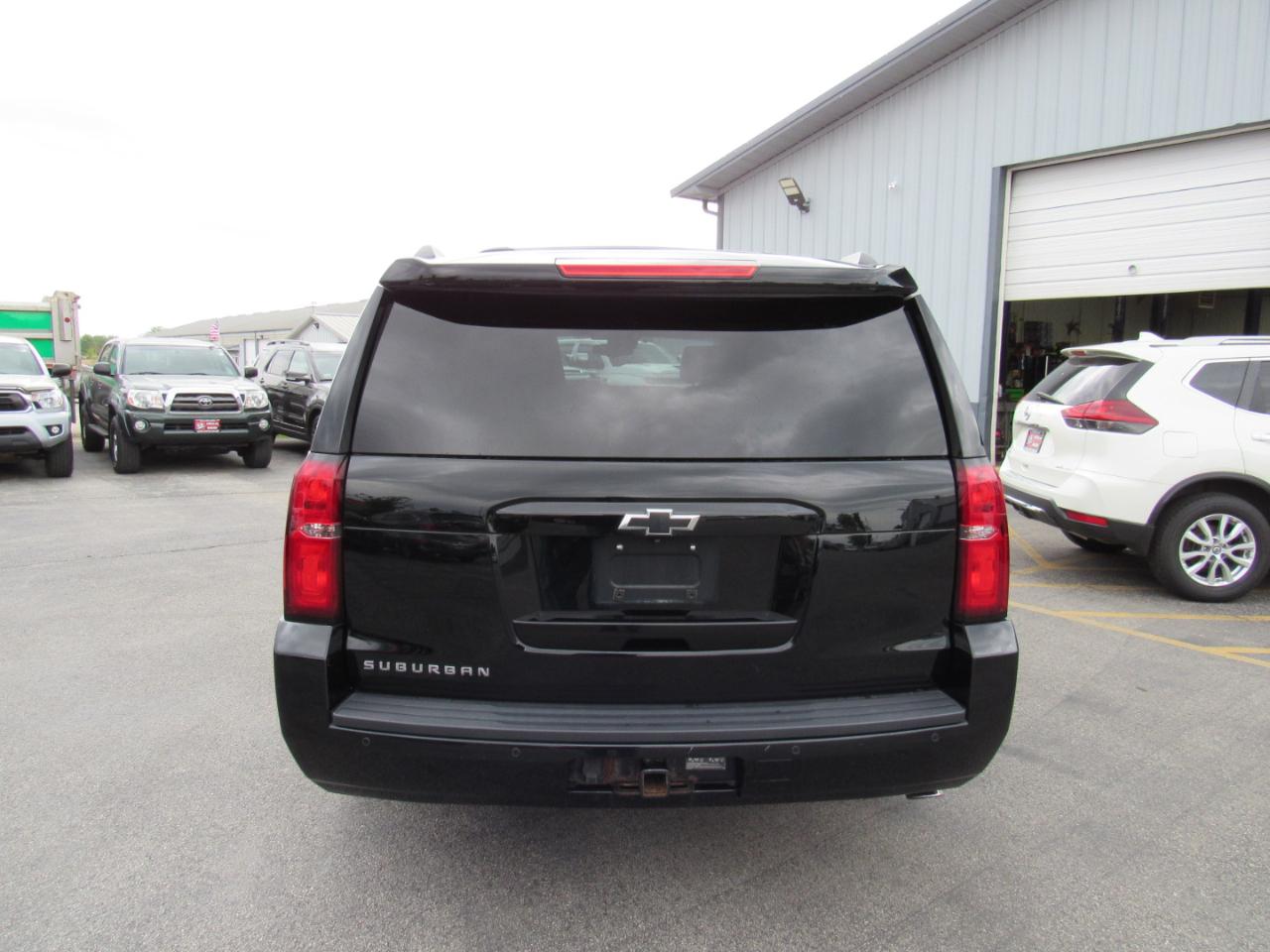 Chevrolet Suburban 4WD 4dr 1500 LS 2016