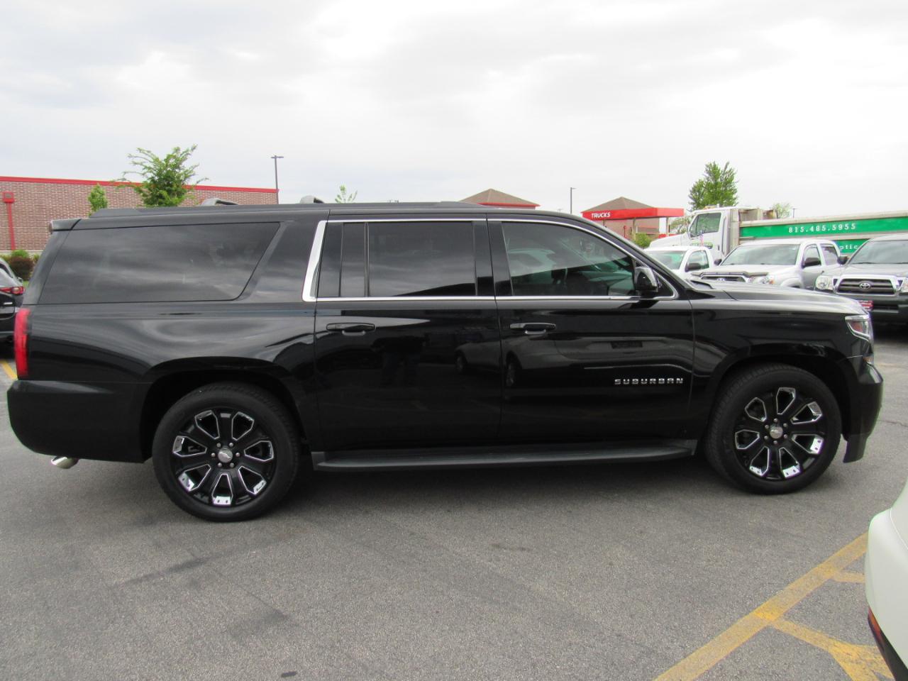 Chevrolet Suburban 4WD 4dr 1500 LS 2016